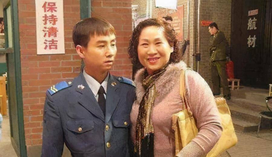 14年后稳赚百亿票房,比儿子还红_苇青_演艺事业_毛孩