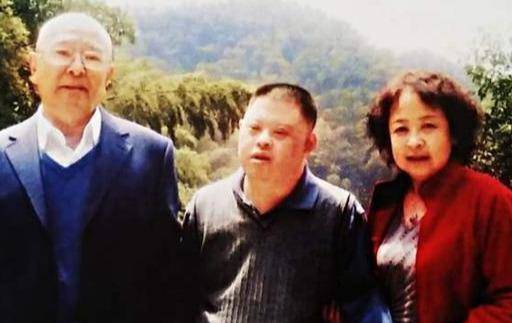 原创总理的扮演者王铁成一生只演一个角色为了智障儿子清苦一生