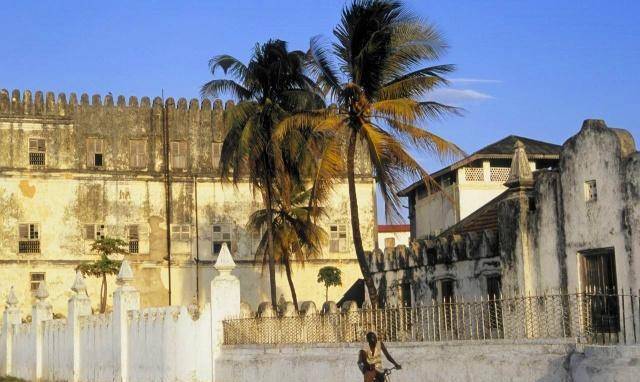 此岛号称世界最香之地,身处非洲心向亚洲,虽未独立却有议会总统_阿曼