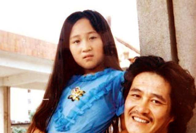 赵本山成名后与原配分手大女儿既心疼母亲但也祝福父亲