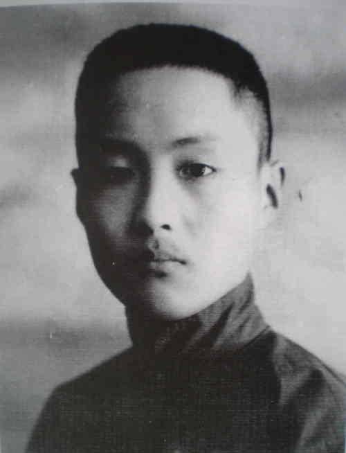 最大排场的婴儿:出生时省长和军队守产房外,国家鸣13响礼炮庆祝_孔德