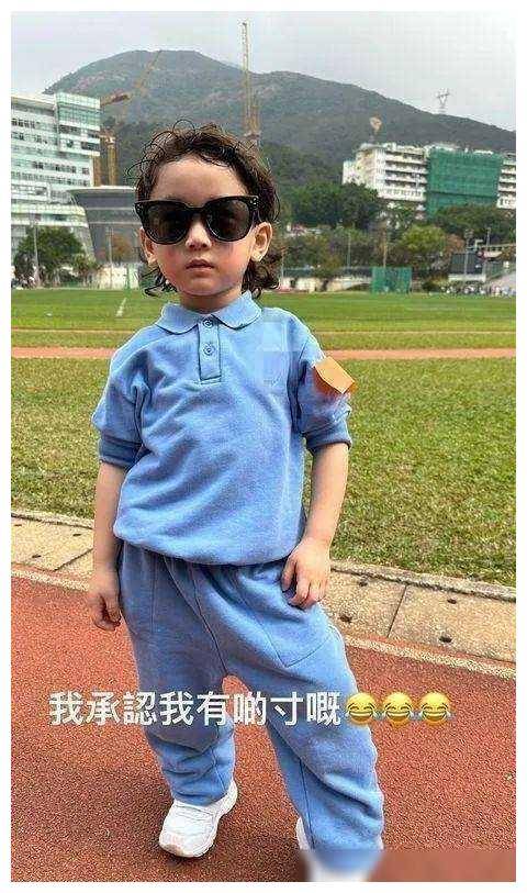 原创陈山聪3岁儿子运动会勇夺金牌儿童活力闪耀赛场似小雷神