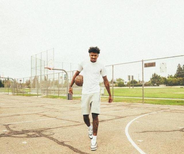 原创杰伦格林半场8分下半场19分逆转比赛