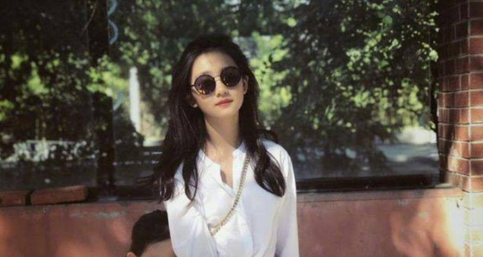 原创原创16岁黄多多大尺度深v照曝光评论区沸腾黄磊你当爸爸