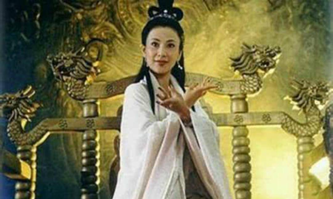 那么,为何降服袁洪,圣人都坐视不管,唯独女娲娘娘出手?我