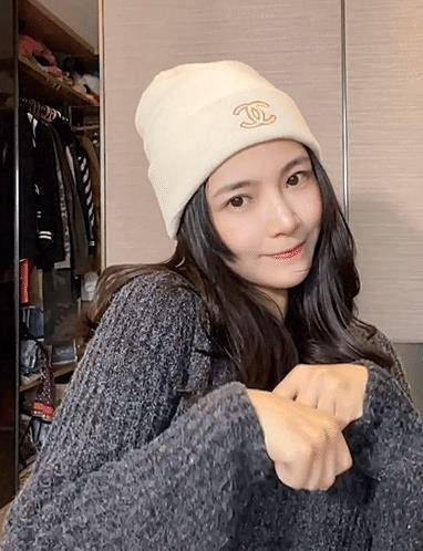 原创王灿晒日常穿60元平价毛衣出镜头上的帽子却被指要6000