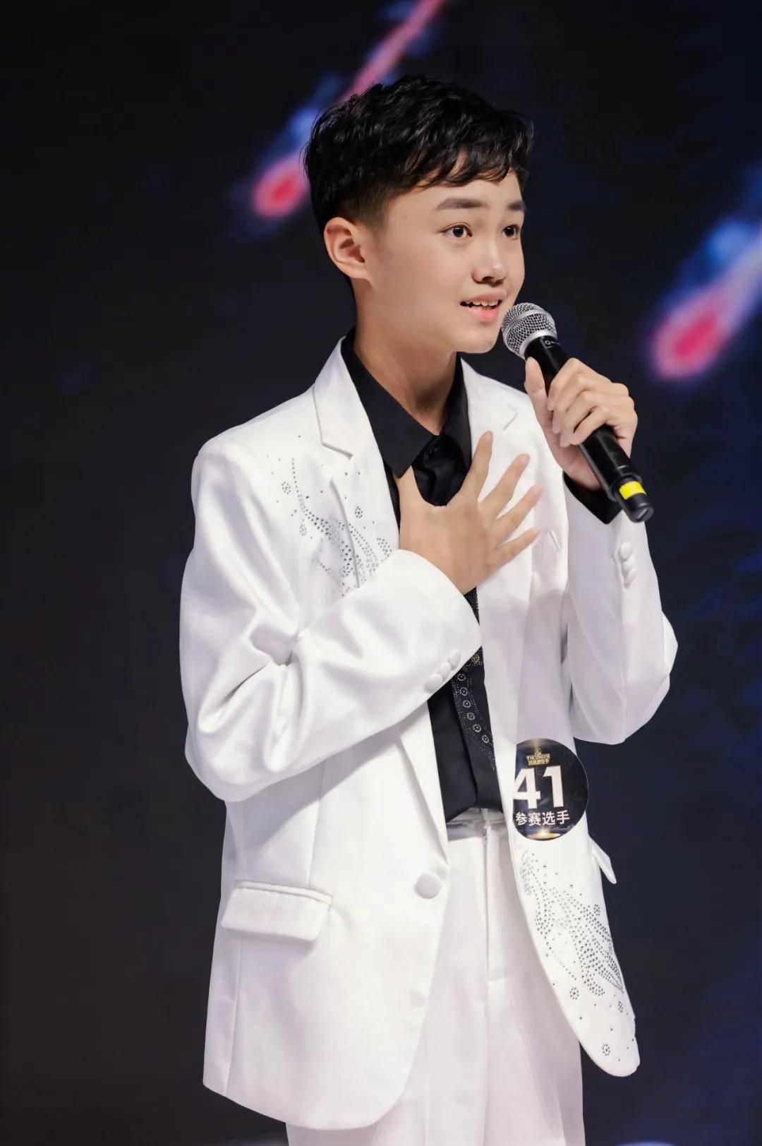 歌手专访祝贺吴博林荣获本届这就是歌手最受欢迎歌手荣誉称号