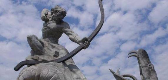 原创一场误会说说昨天在岳阳巴陵广场的雕像机智如我错了