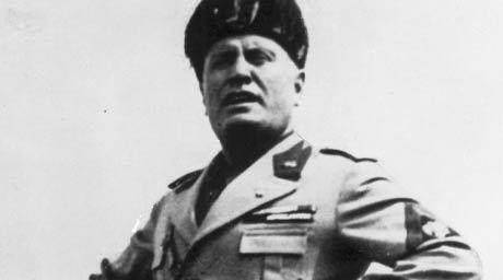 为此,他蛮横地不许拉凯莱和别的任何男人讲话,走路.