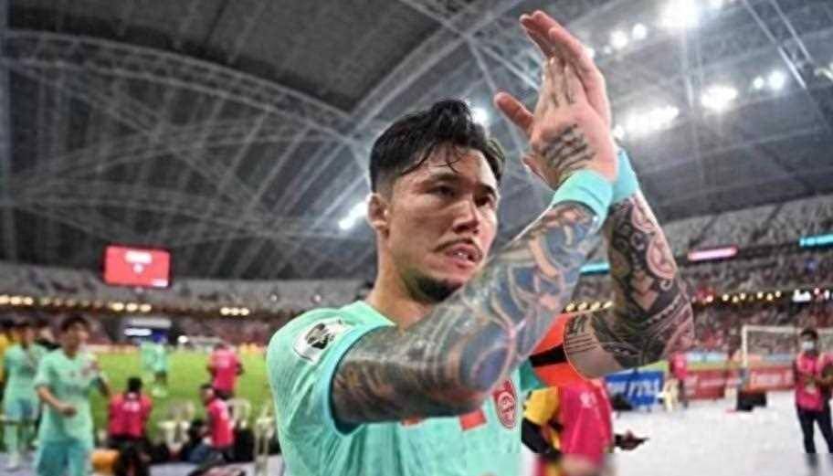 然而,正是这种对足球的转变给他的生活注入了新的活力.