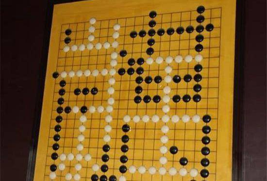 康熙和侍卫下象棋输了半月后看到侍卫尸首康熙十分歉疚