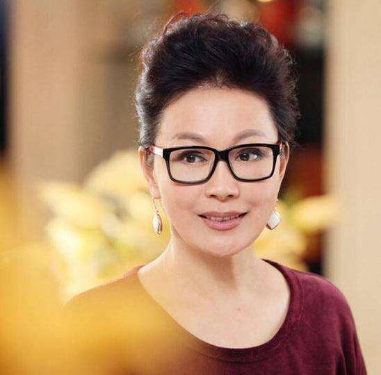 她挤走原配嫁导演,结婚19年不生娃被分手,今68岁孤单一人_邬倩倩