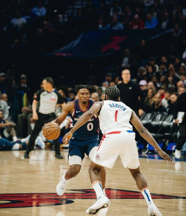 原创15分大逆转小卡末节暴走快船险胜76人哈登1614乔治2210