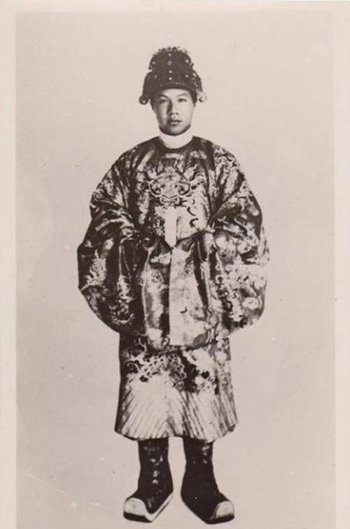 原创越南末代皇帝结局比溥仪要好皇后没有婉容漂亮但下场也好很多