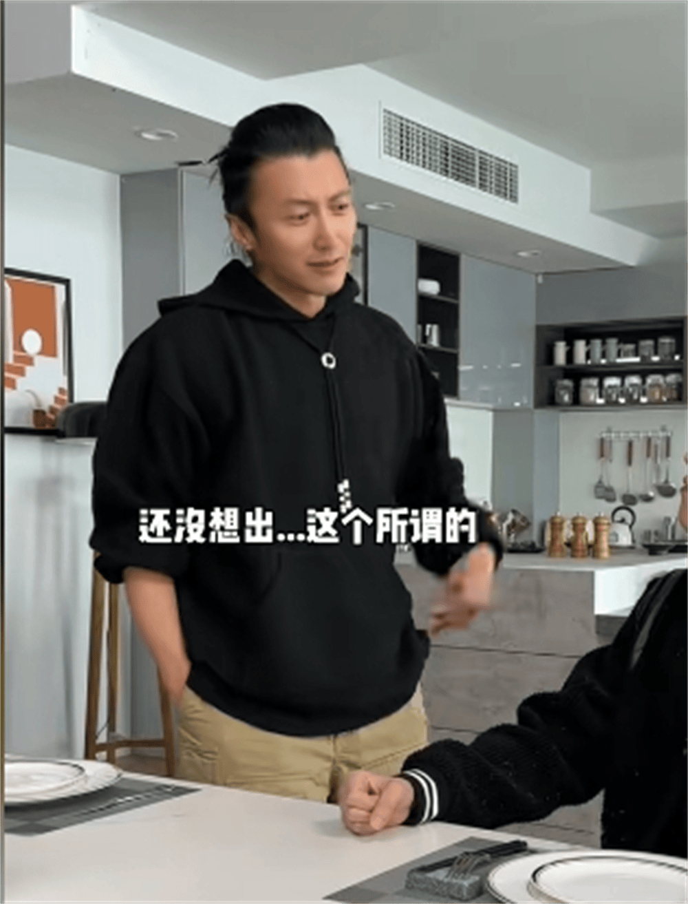 这次谢霆锋面子碎一地咖位降级为白冰做饭惨遭差评后满脸尴尬