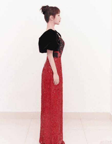 光看文案还以为是杨紫又像往常那样调皮,搞怪营业,结果打开她发的全身