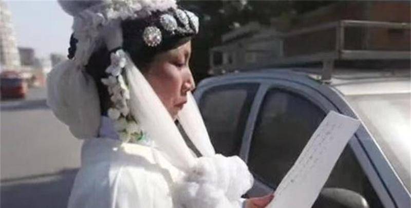 原创哭灵人武慧霞靠哭丧发家每哭一场赚700元村民还要脸吗