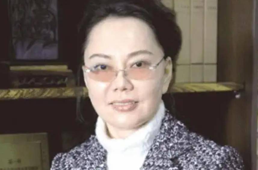 原创杭州富婆朱丽丽一顿饭上百万5年骗14亿偷渡泰国也难逃落网