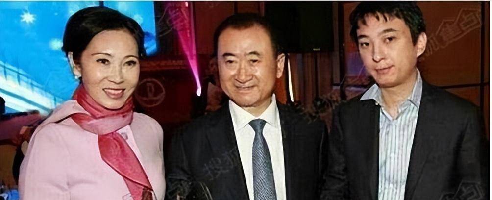 原创林宁2年帮老公王健林还债2000亿嫁不嫁首富她都是豪门