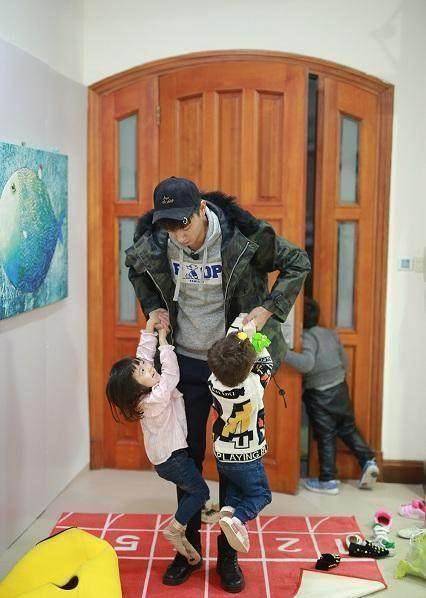 原创13岁演戏获李少红,陈凯歌赏识,如今身高190的他却接不到戏_于小彤