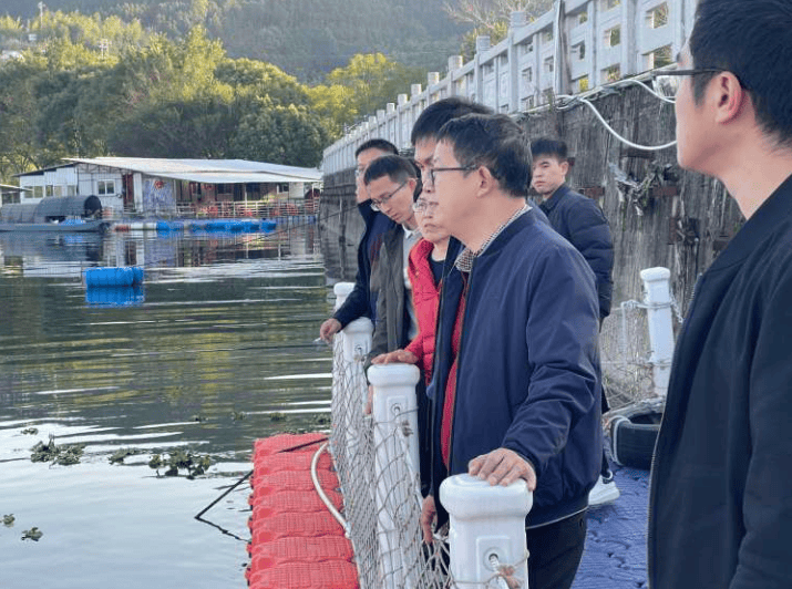 3月28日上午,尤溪县政府副县长,县副河长伍海燕带队到西滨镇尤溪流域