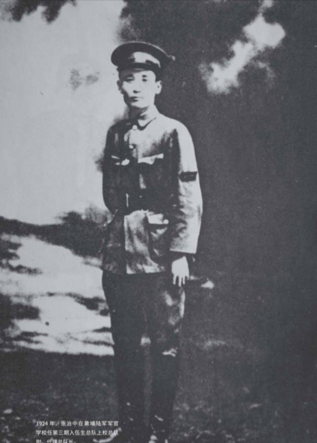 原创1950年张治中写信劝女儿归国1年后门楣悬挂光荣之家