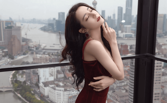 原创蜜桃臀已经过时了看到迪丽热巴的蝴蝶臀真实羡慕了