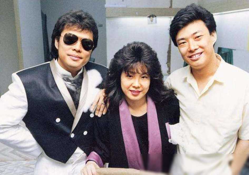 原创综艺祖师张菲上节目被叫小丑70岁不再婚风光隐藏着泪