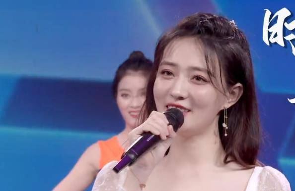 原创徐璐现身央视与佟丽娅孙怡同台比美网友却都在看30岁李沁
