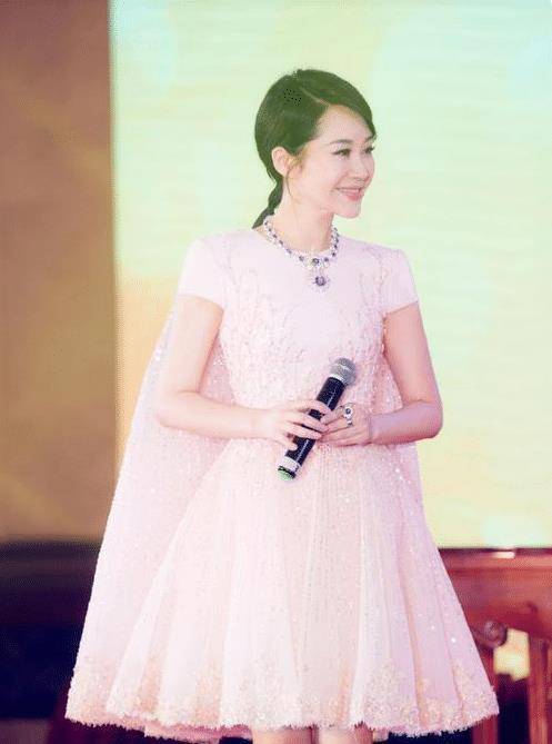 原创许晴怎么做到逆生长的穿银色连衣裙身材紧致哪像69年的人