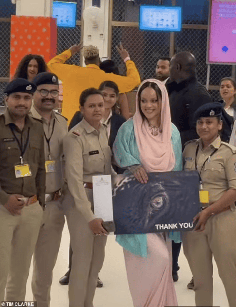 2018年,阿南特的姐姐伊莎·安巴尼结婚时,老爸为她花费了1亿美元