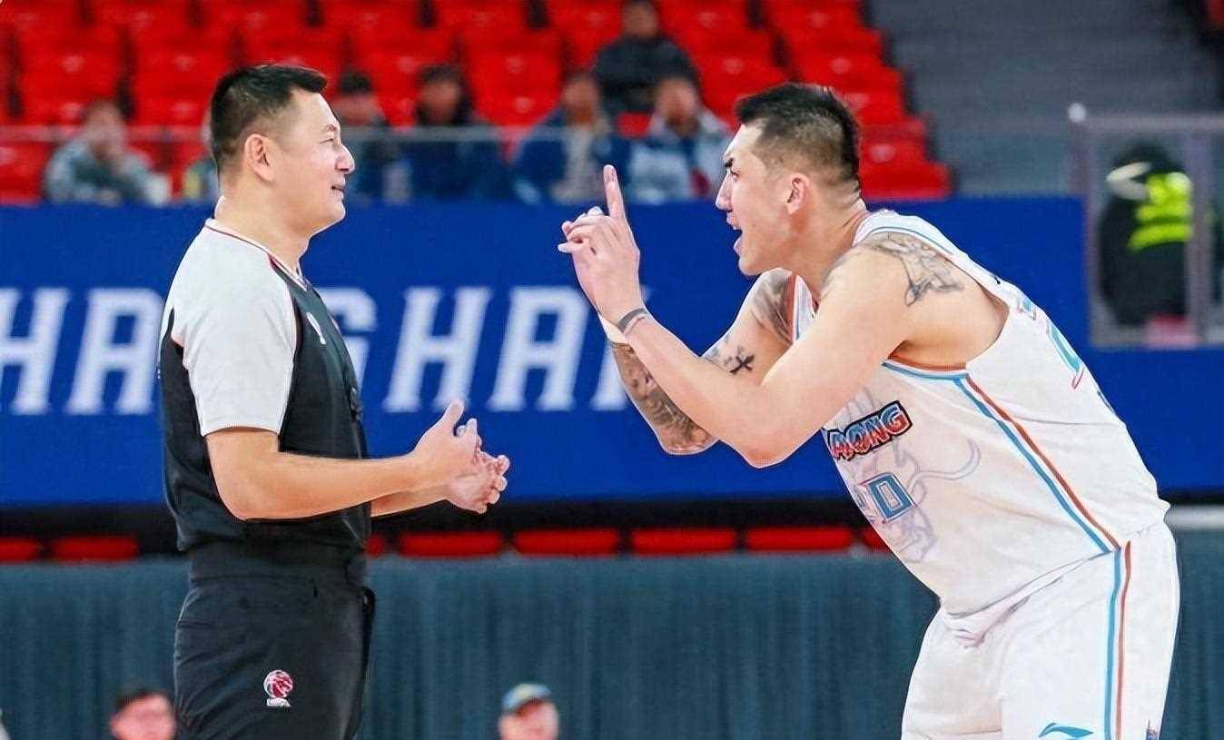 全场4分 3误6犯,球迷:漂亮啊,一身_陶汉林_队友_防守