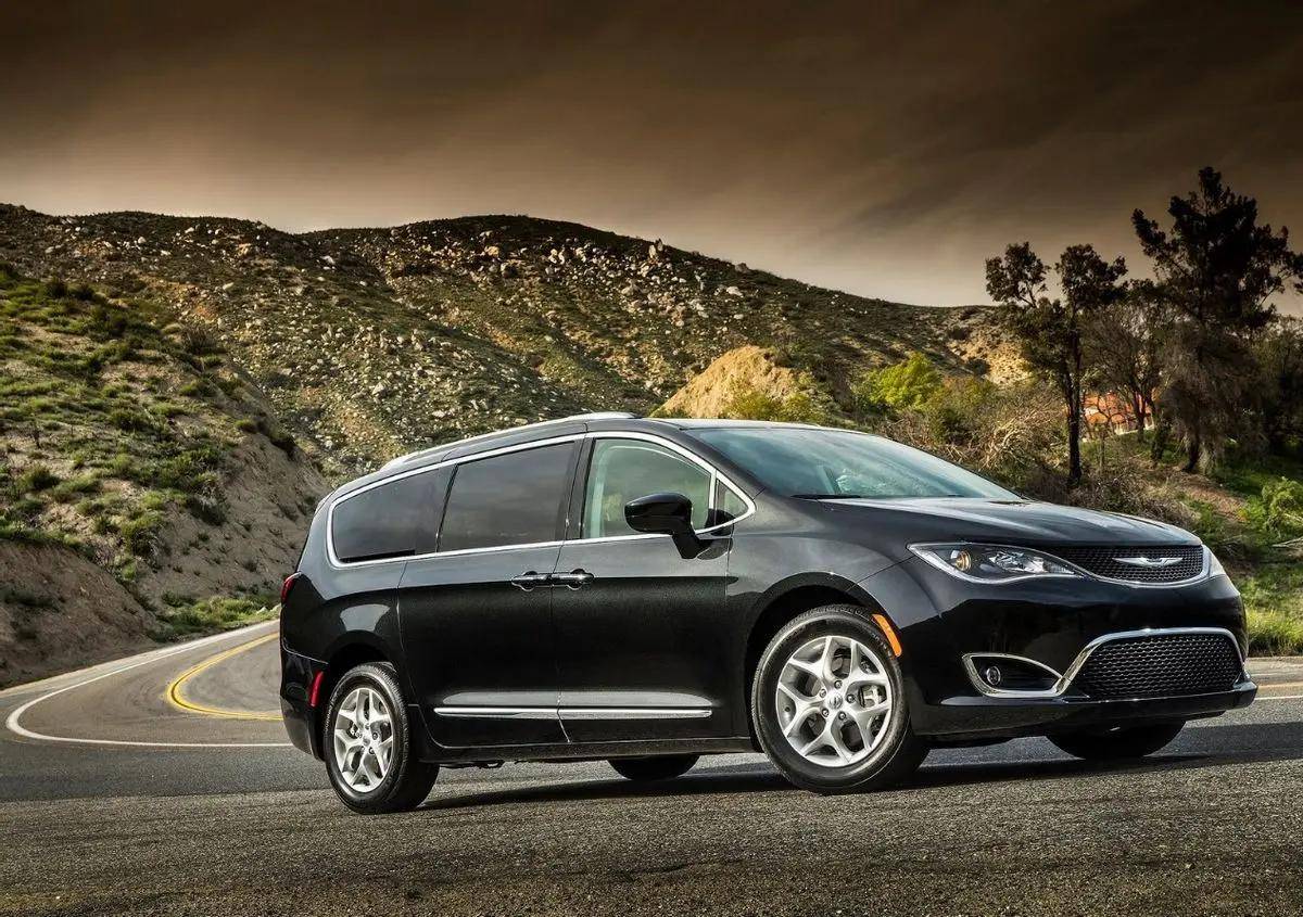 可翻折座椅技术不是什么新事物,早在2005年麦格纳和克莱斯勒共同开发