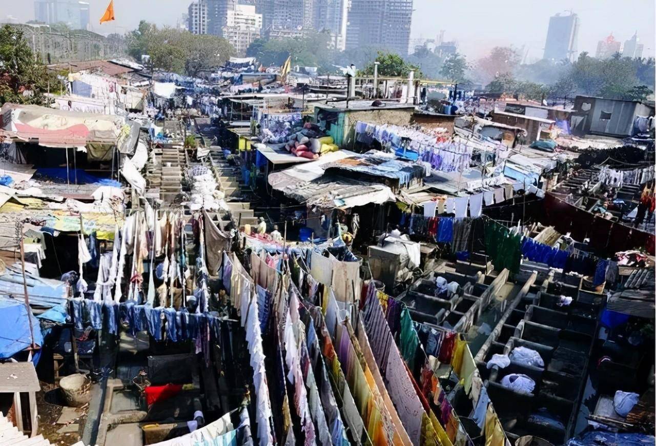 印度真实贫民窟:1400人共用1个厕所,15家一个水龙头_达拉维_孟买_人们