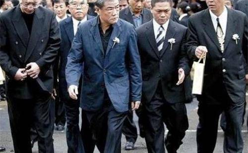 他是全球黑帮教父,去世时9万弟子送行,20万警察现场维持秩序_林绅