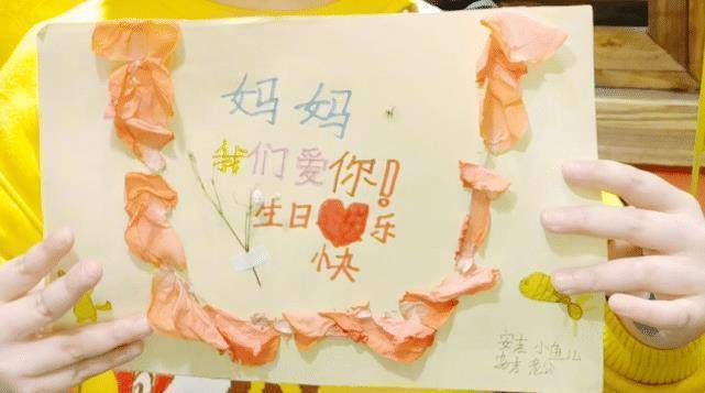 原创沙溢为胡可庆生两个儿子画贺卡超暖心10岁安吉包子脸比爸爸还显胖