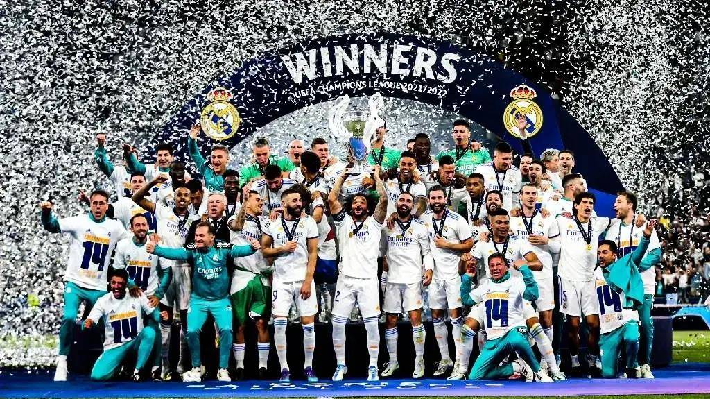 费从巴西劲旅桑托斯加盟皇马,在效力银河舰队将近五个赛季的时间里,他