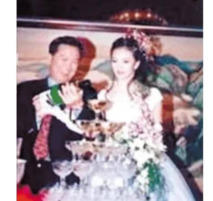 王志才前妻张露的照片图片