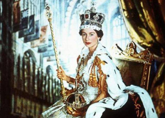 不仅仅伊丽莎白女王身负重任,连同她的丈夫菲利普亲王,也需要做很多