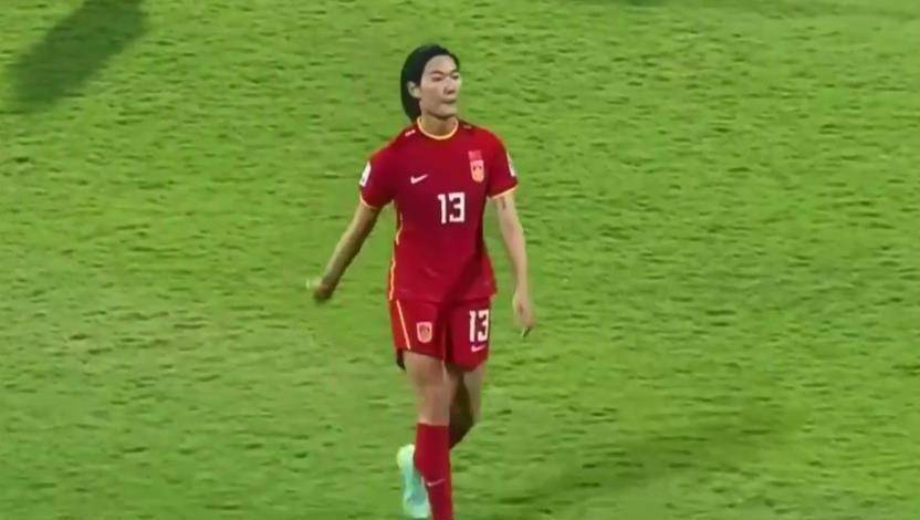 原创3比1!中国女足逆转越南,晋级世界杯,3球被吹掉,王霜独造3球