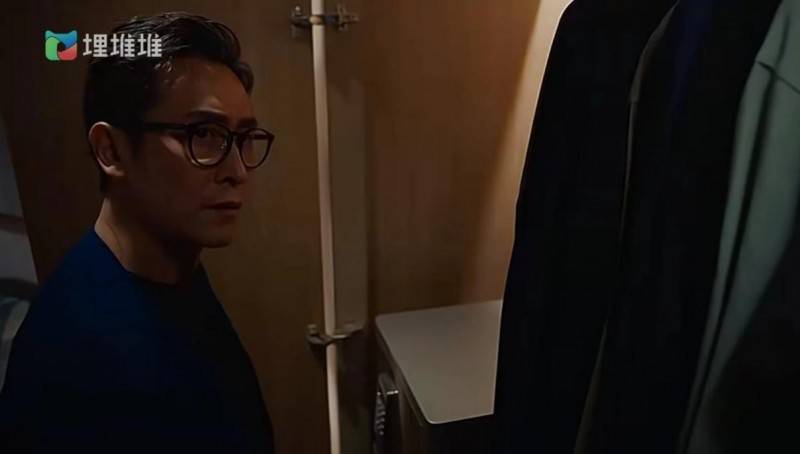 被迫跳崖,而后,整部剧便开始追溯顾晴天失踪真相