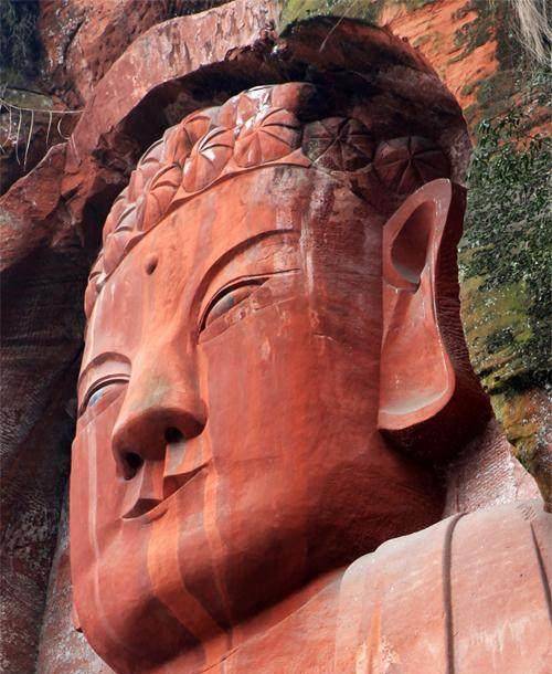 这座大佛被称乐山大佛的兄弟佛,无脖子无脚戴手镯,一谜至今无解_佛像