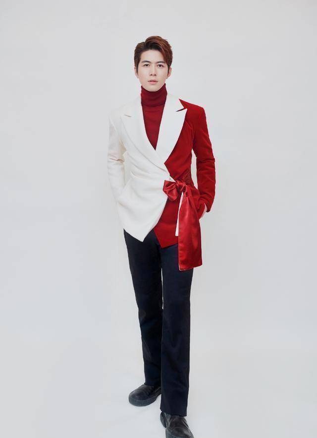 原创原创22岁因小时代走红今穿卫衣配阔腿裤大长腿十足抢镜