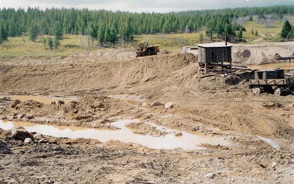 原创俄罗斯森林中有小木屋但为何都说不要轻易进去