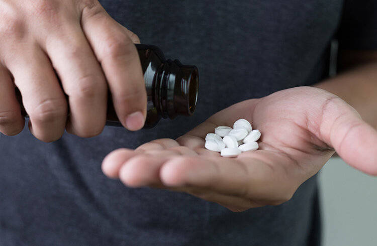 尤其是一些肾素血管紧张素系统激活的患者,比如正在服用高剂量利尿剂