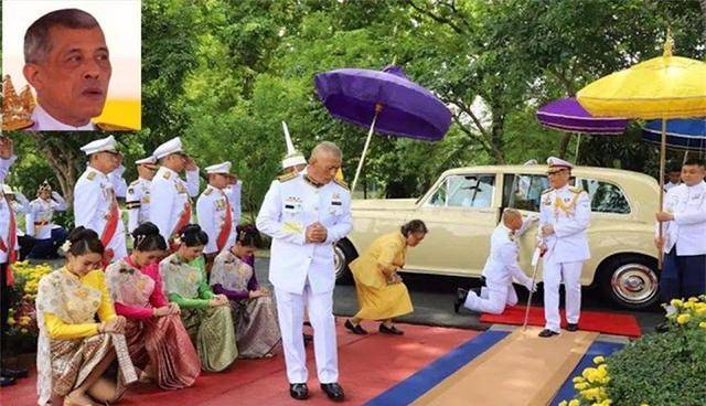 去泰国旅游遇到国王出行国民需要下跪行礼那游客也需要跪吗