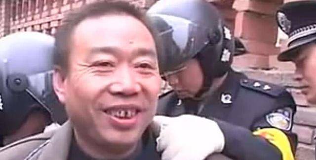 这件事发生在20年前,这位煤老板叫做胡文海.