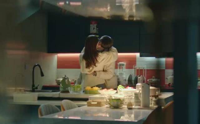 原创徐璐87斤实锤拍吻戏被一把提起来终于理解张铭恩的感受