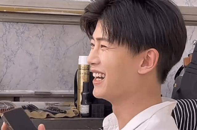 万茜晒vlog没开滤镜31岁任嘉伦暴露真实状态眼尾褶子不少