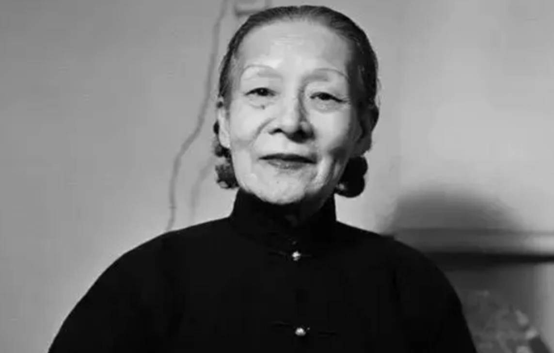 就拥有了无限的荣华富贵和尊贵的身份,她的父亲是清朝太仆寺少卿裕庚